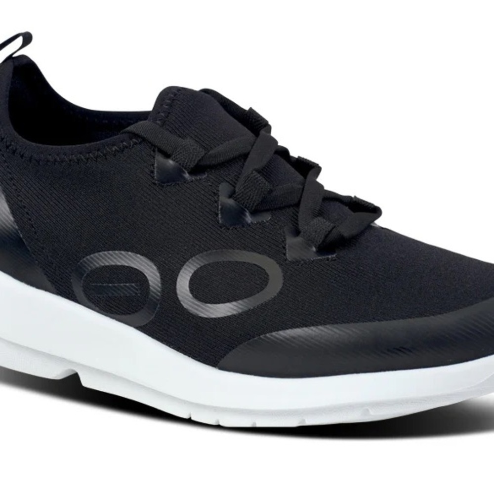 Women’s Black OOFOS sport shoe.